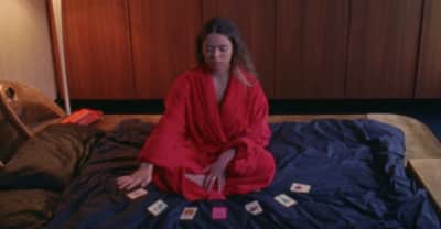 Watch Nilüfer Yanya join a cult in the “Thanks 4 Nothing” music video