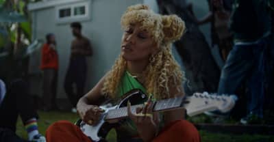 Fousheé recruits Lil Wayne on “gold fronts”