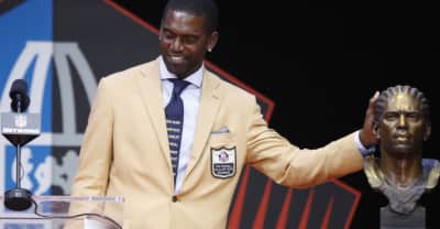Randy Moss honors slain African-Americans during Hall of Fame ceremony