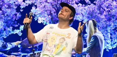 Watch Mac DeMarco perform with Domi &amp; JD Beck on the Tonight Show