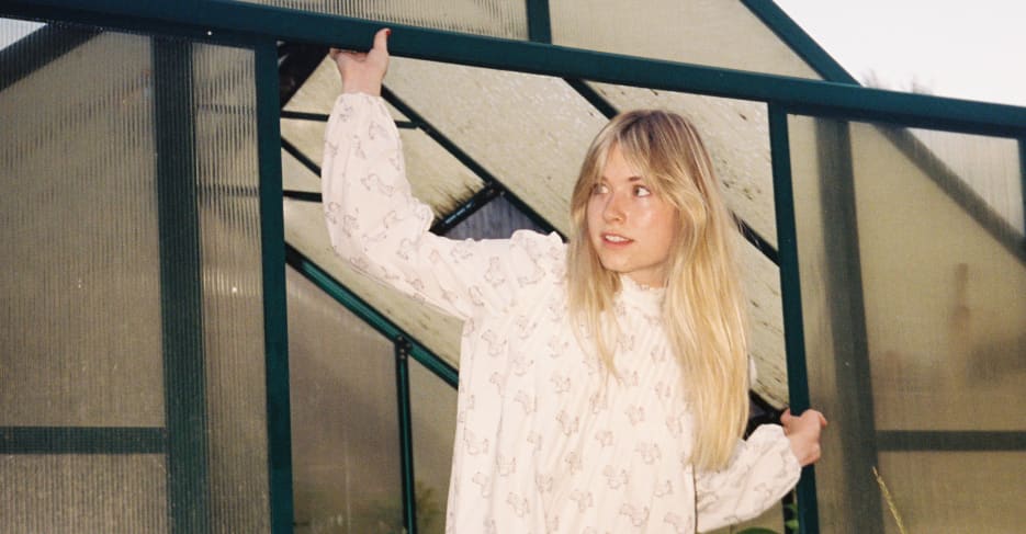 #Kate Bollinger announces new EP, shares “Who Am I But Someone”
