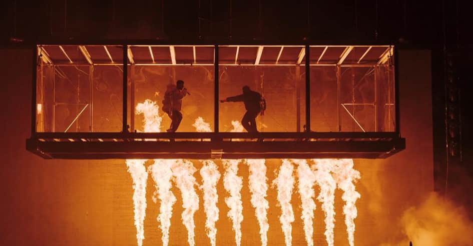 Can we please take a moment and recognize how amazing the stage design was  for this tour?? Absolutely incredible 🔥🏔🔥💽🔥 : r/Kanye