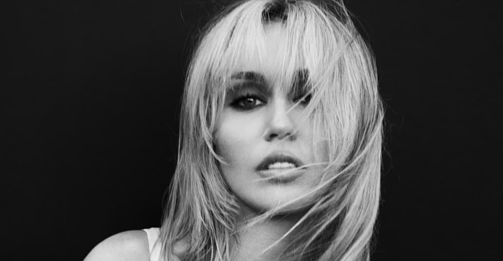 Miley shares club-ready single “Bass Persuades”