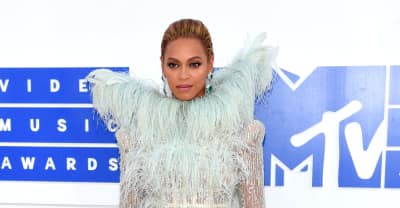 Here Are All The Looks You Need To See From The 2016 VMAs Red Carpet