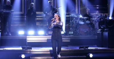 Watch Sigrid perform “Strangers” on The Tonight Show