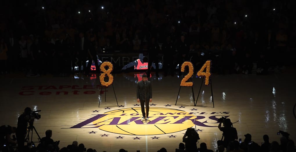 Usher Sings 'Amazing Grace' for Kobe Bryant at First Lakers Game