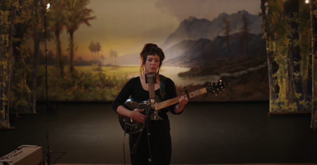 Download Watch a live performance of Angel Olsen's new song "Waving, Smiling" | The FADER