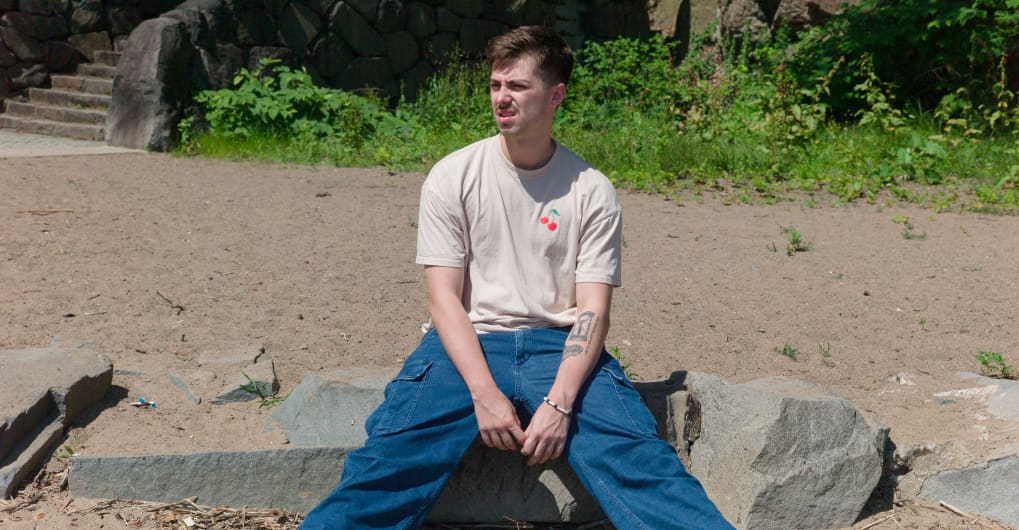 Evan Kreutz is making music for your windows-down moments With a musical journey marked by versatility, the singer-songwriter talks authenticity and wanting to be the modern Steely Dan.