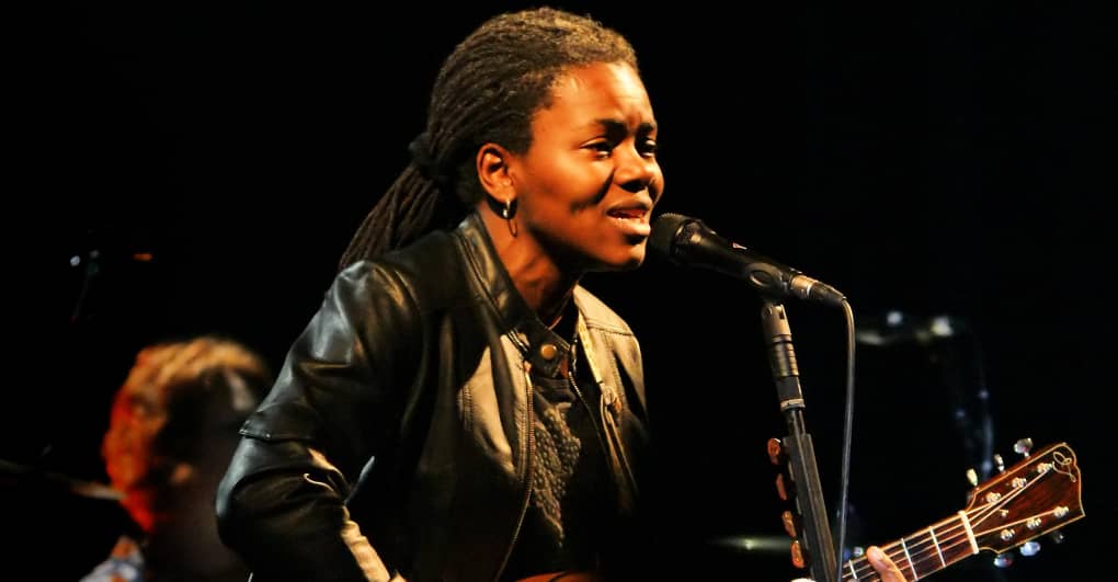 Tracy Chapman wins Song of the Year at the 2023 Country Music Awards ...