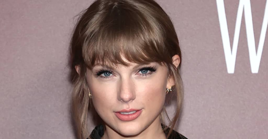 #Taylor Swift shares 4 unreleased tracks