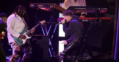 Justin Bieber, Daniel Caesar, and Giveon play “Peaches” at the 2022 Grammys