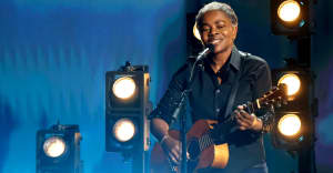 Tracy Chapman’s “Fast Car” returns to Hot 100 35 years after release