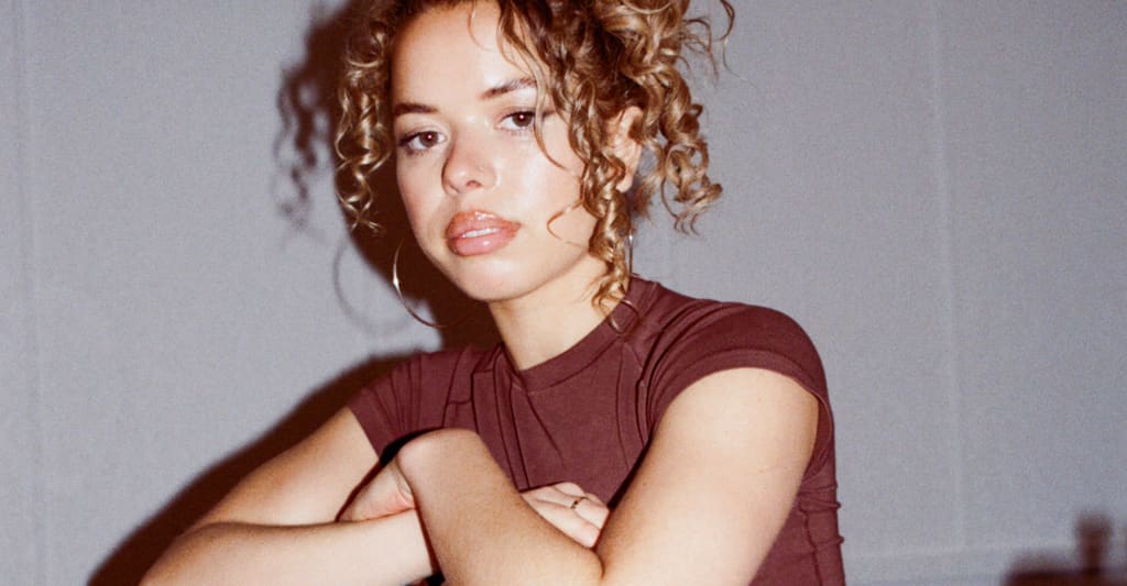 Nilüfer Yanya is taking it in her stride