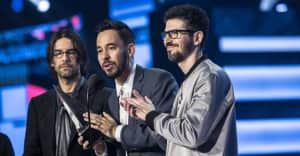Linkin Park paid tribute to Chester Bennington at the 2017 AMAs