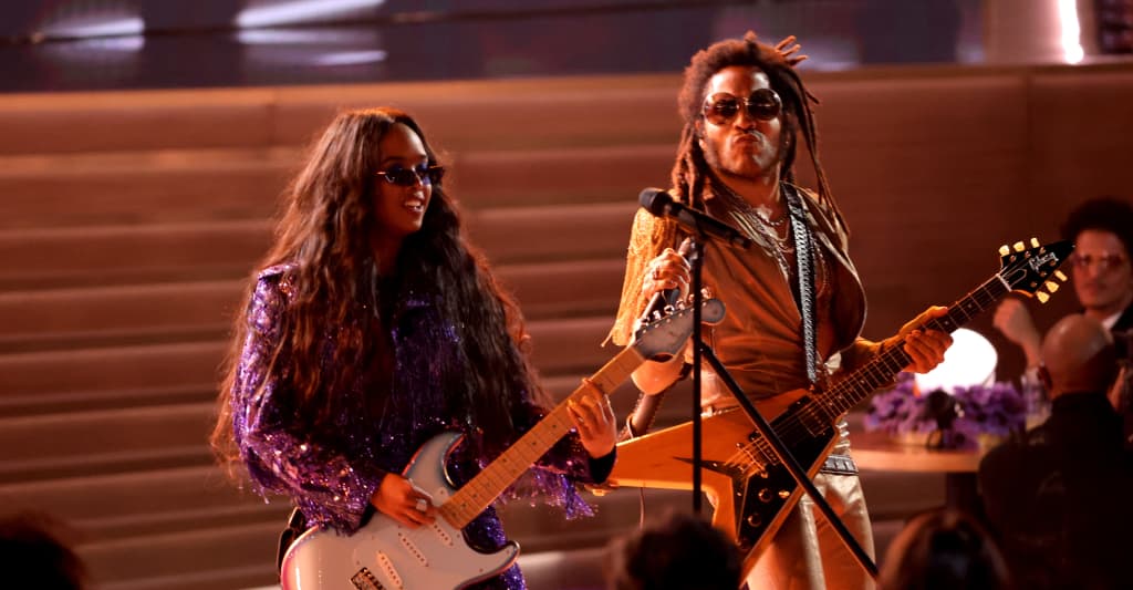 #Watch H.E.R. perform “Damage” and more at the 2022 Grammys