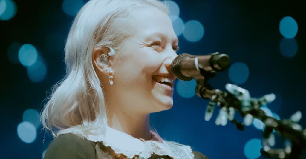 #Join Phoebe Bridgers on tour with her “Sidelines” video