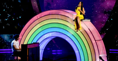 Watch Kacey Musgraves perform “Rainbow” with Chris Martin at 2019 iHeartRadio Awards