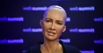 Twitter is preparing for Sophia the robot to destroy all humans, and the results are hilarious