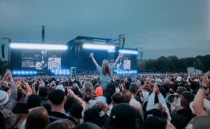 Nobody at the Oasis show cares if you’re cool