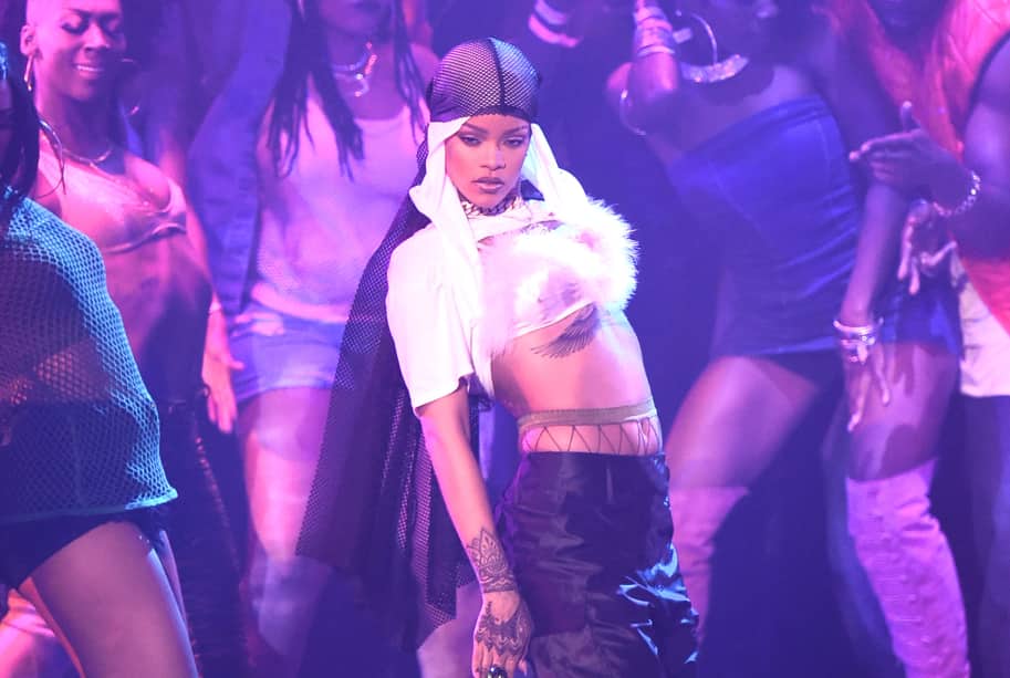 Rihanna Wore A Wonderful Du-Rag At The VMAs Designed By Moses Gauntlett  Cheng