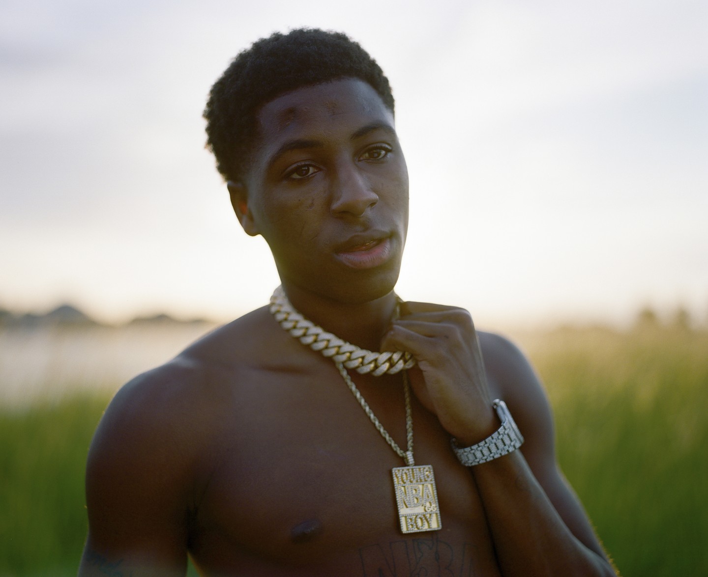 Moncler Black 'Gir' Vest of YoungBoy Never Broke Again in the music video NBA  YOUNGBOY - BAD BAD