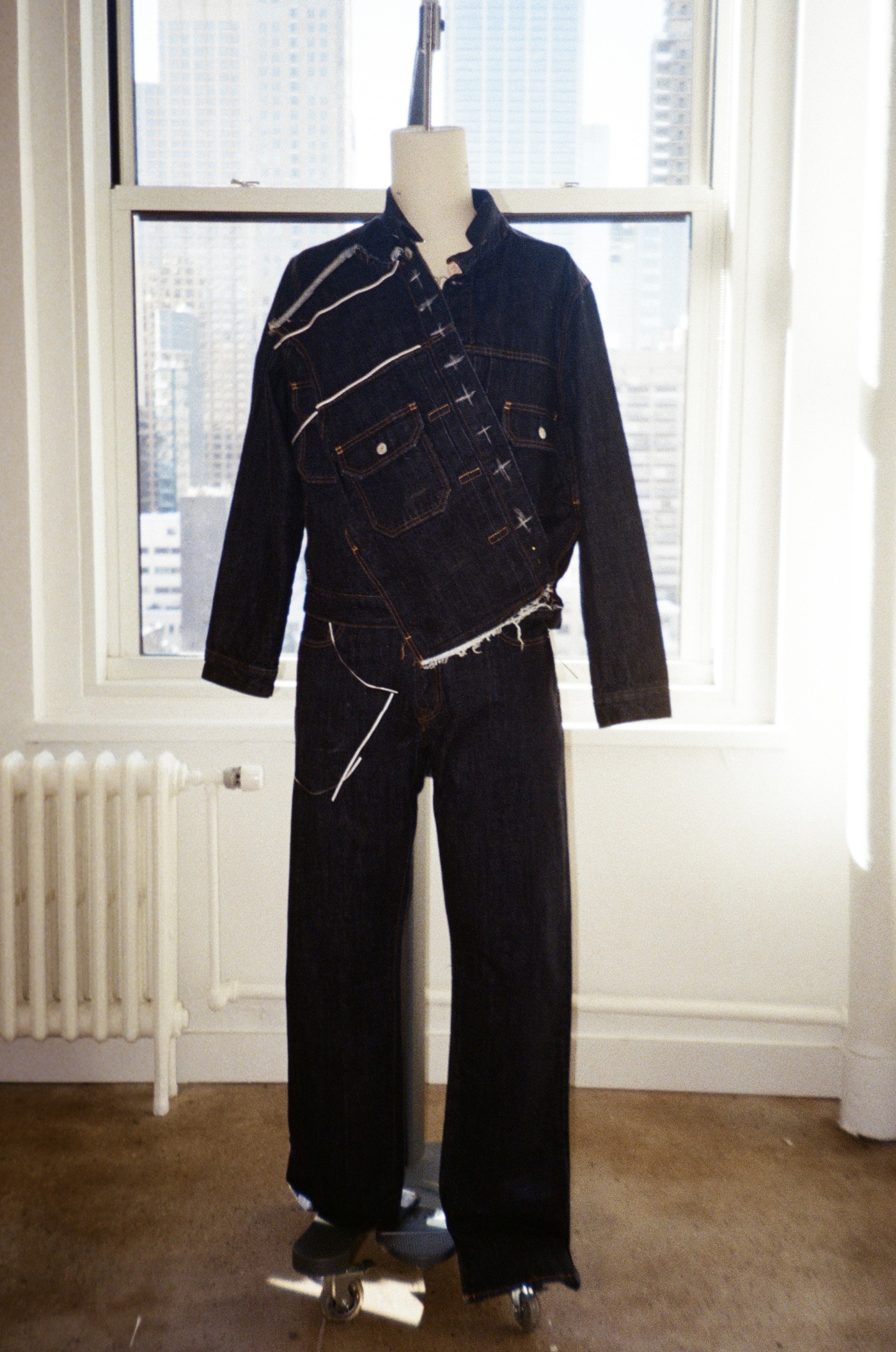 Leon Thomas’s 2026 Grammy look was denim couture