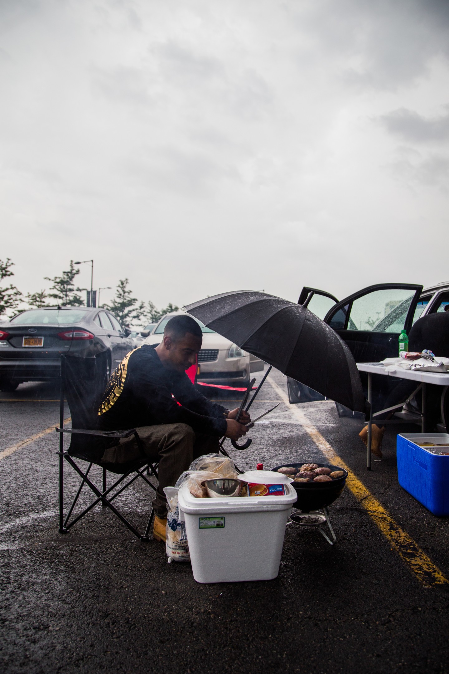 21 People Who Braved The Rain And Partied In The Summer Jam Parking Lot