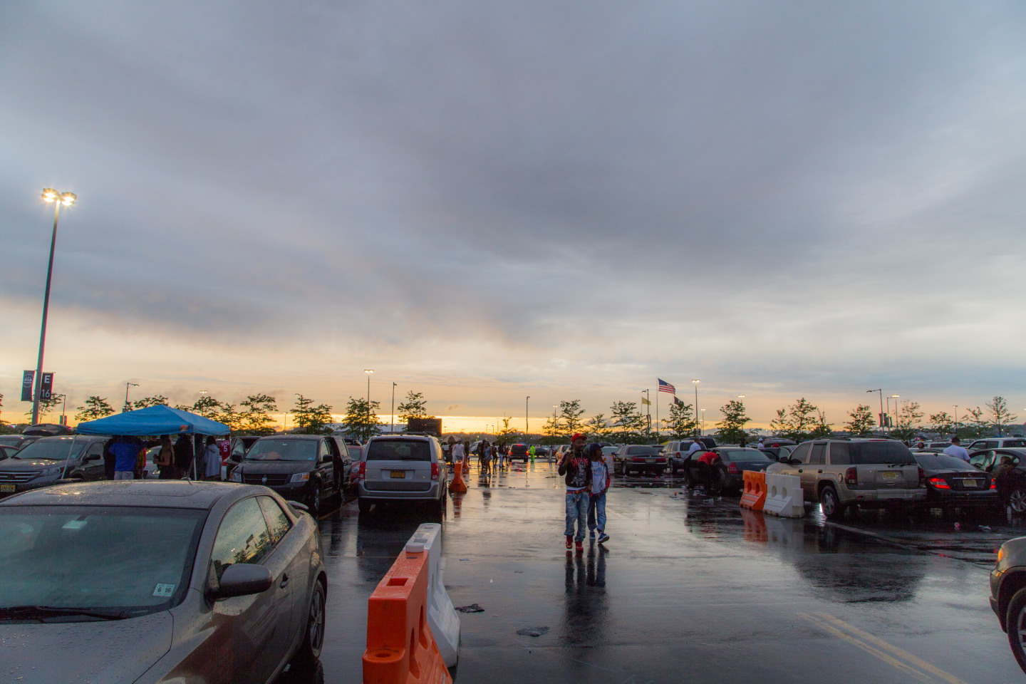 21 People Who Braved The Rain And Partied In The Summer Jam Parking Lot