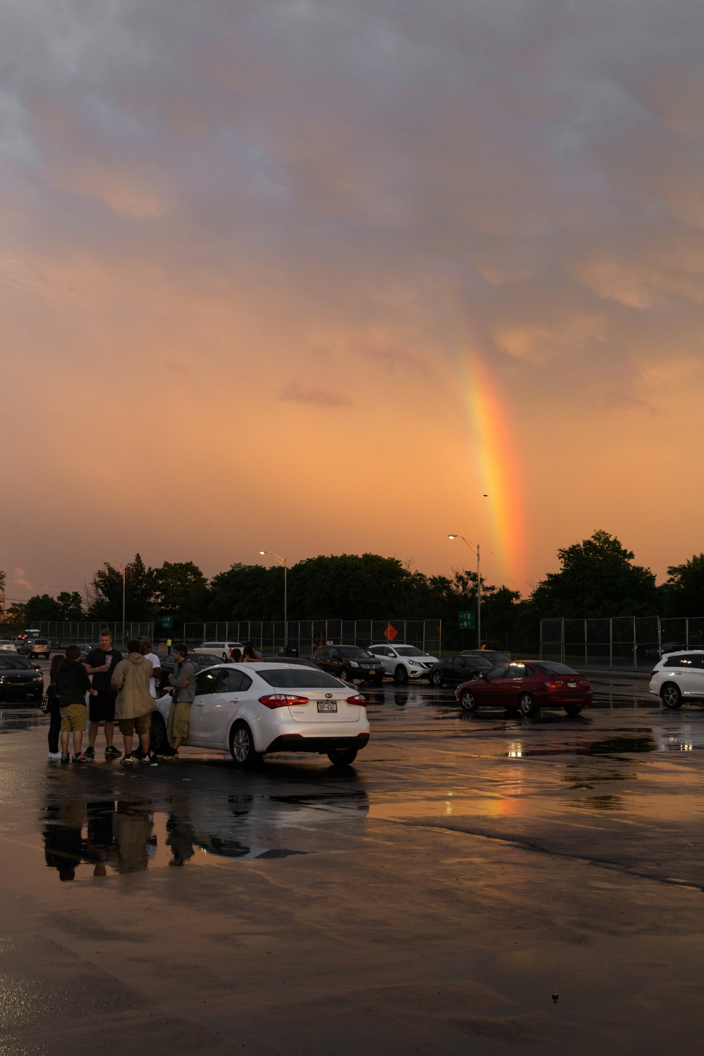 21 People Who Braved The Rain And Partied In The Summer Jam Parking Lot