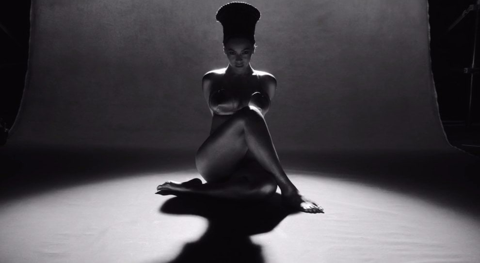 Beyoncé Speaks Directly To The Black Mainstream With <i>LEMONADE</i>