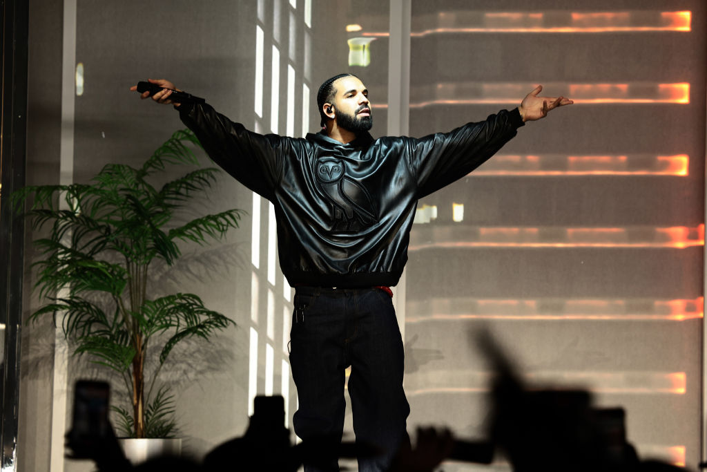 At Drake’s Apollo Theater show, nothing was the same