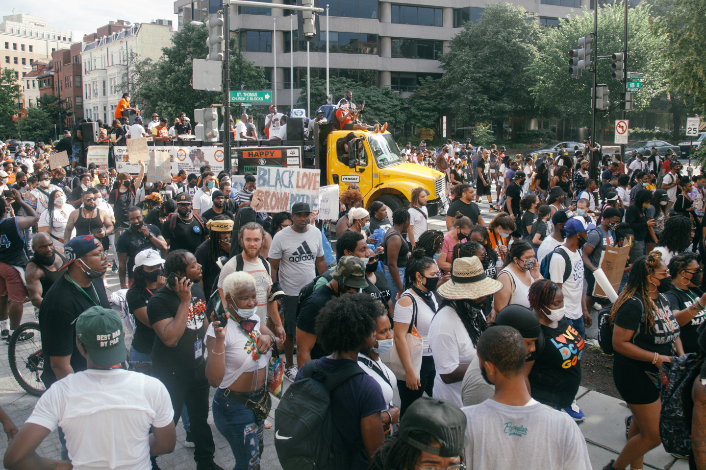 Gospel, Go-go and DJ battles: DC residents celebrate Juneteenth at Black  Lives Matter Plaz