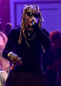 Lil Wayne在客人表演不佳后提前结束了演唱会
