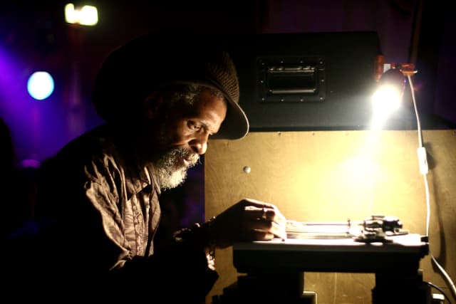 【ラッピング無料】 dub-pioneer-jah-shaka-passes- レゲエ