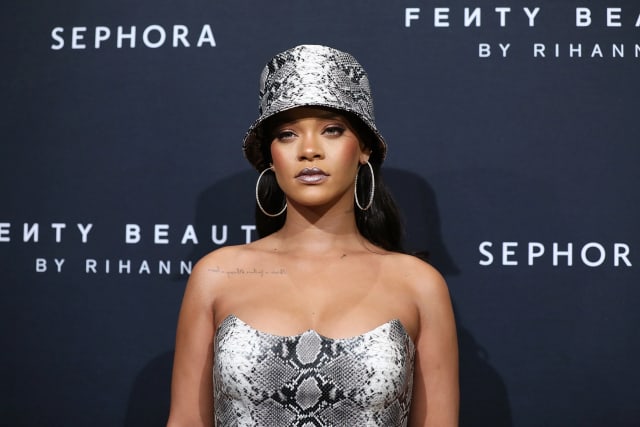 Rihanna's Fenty Beauty Touch-Up at Super Bowl Halftime Show Earns $5M – WWD