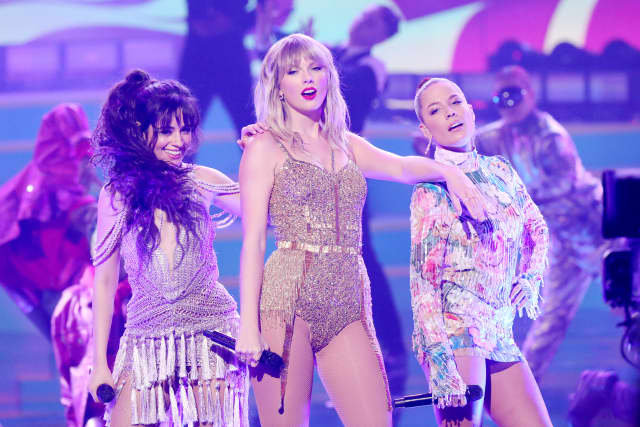 Halsey and Camila Cabello join Taylor Swift for career-spanning AMAs medley  | The FADER