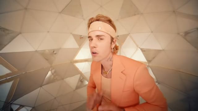 JUSTIN BIEBER feat LUDACRIS, USHER, SNOOP DOGG - Peaches (Remix