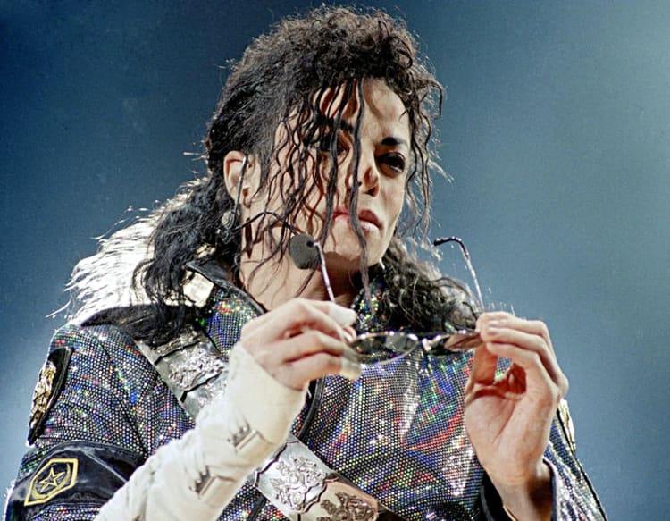 Virgil Abloh v nové kolekci pro Louis Vuitton vzdává poctu Michaelu  Jacksonovi