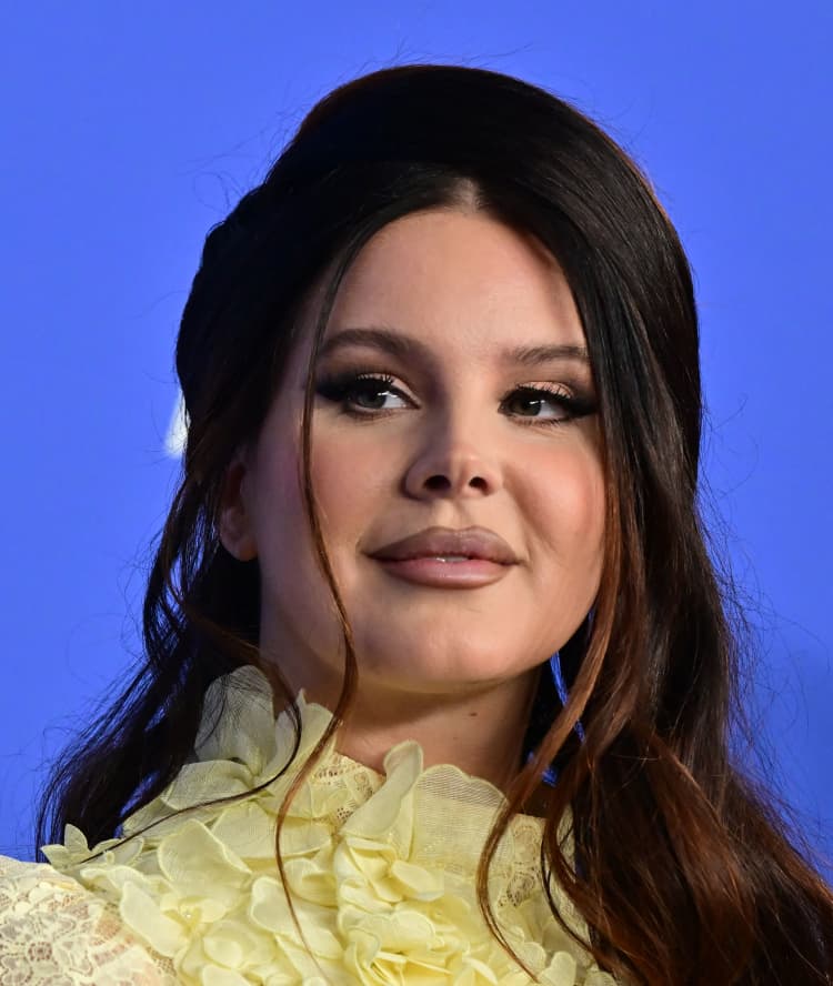 Lana Del Rey addresses early-career criticism of her “inauthenticity”, lana  del rey