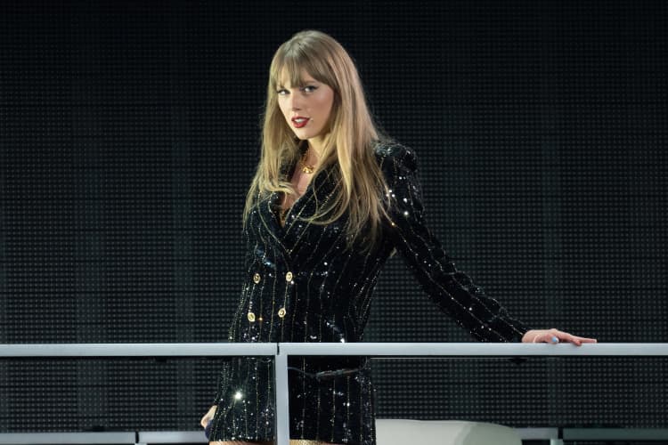 Taylor Swift announces “Karma” remix featuring Ice Spice, “more