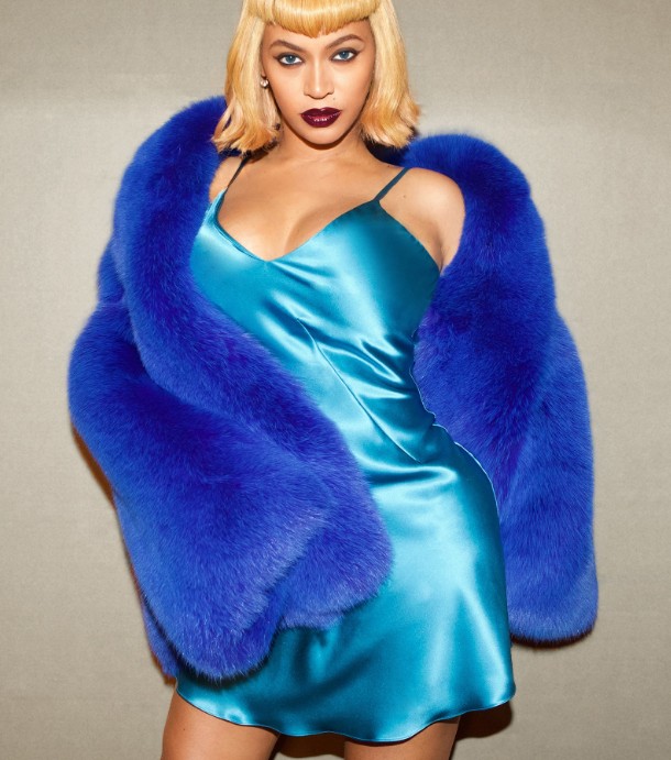 Beyoncé pays homage to Lil Kim for Halloween with 5 iconic looks. 