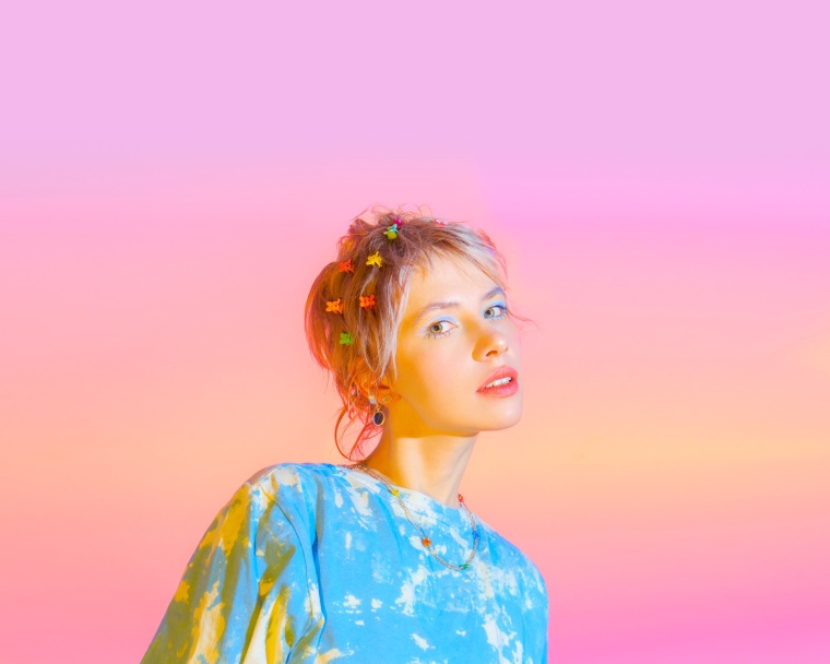 Kate NV announces new album <i>WOW</i>, shares “oni (they)”