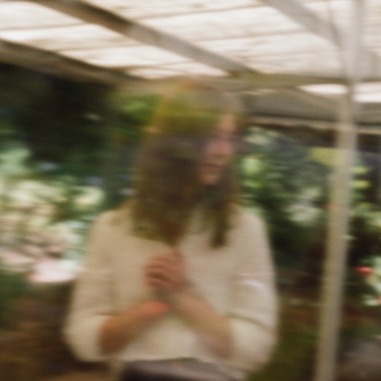 Carla dal Forno drops new song “Side By Side” with video