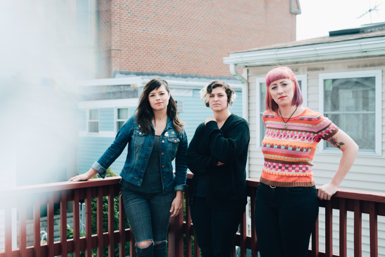 Cayetana Debuts “Bus Ticket,” A Heart-Rending Rock Song About Bouncing Back