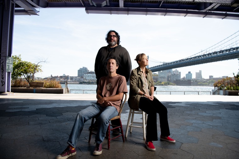 Yo La Tengo announce new album, share “Fallout”