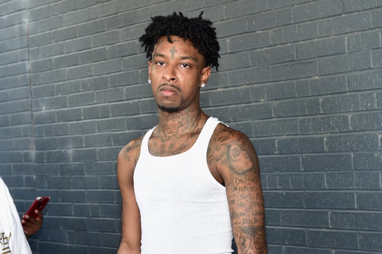 21 Savage’s manager tweets update, claims rapper under 23 hour lockdown