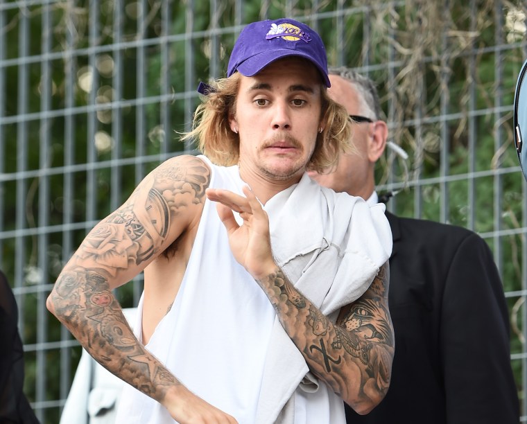 Justin Bieber apologizes for “insensitive” April Fools’ pregnancy announcement