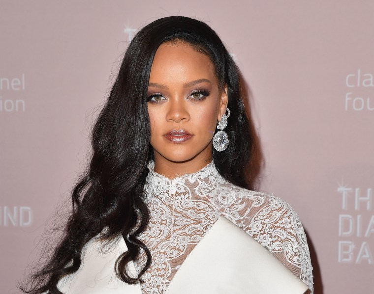 This Rihanna meme shows she has a look for every day of the year | The ...