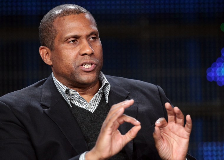 Tavis Smiley suspended from PBS show