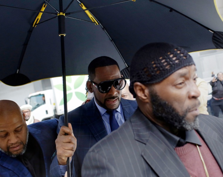 R. Kelly released from jail after someone paid his back child support